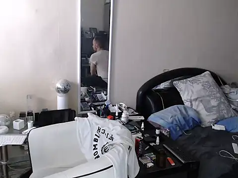 Snapshot of Terizizz chatting on April 9, 2:01 pm Terizizz online show from April 9, 2:01 pm