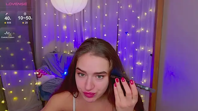 Snapshot of LovelyJessie chatting on December 29, 6:05 pm LovelyJessie online show from December 29, 6:05 pm