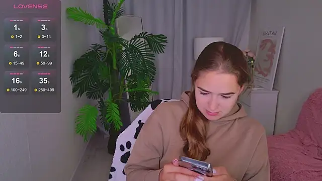 LovelyJessie online show from June 24, 1:53 pm
