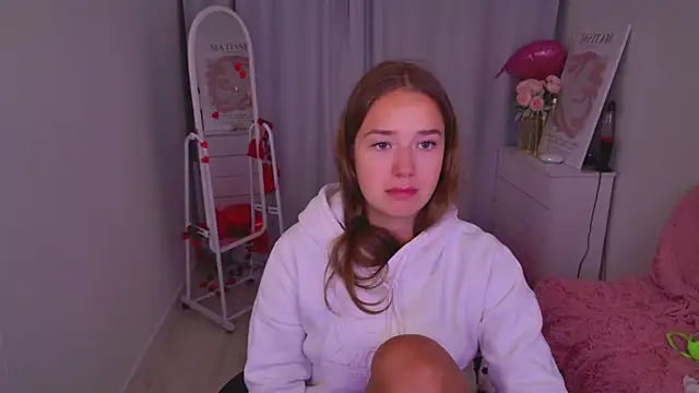 LovelyJessie online show from February 18, 1:40 pm