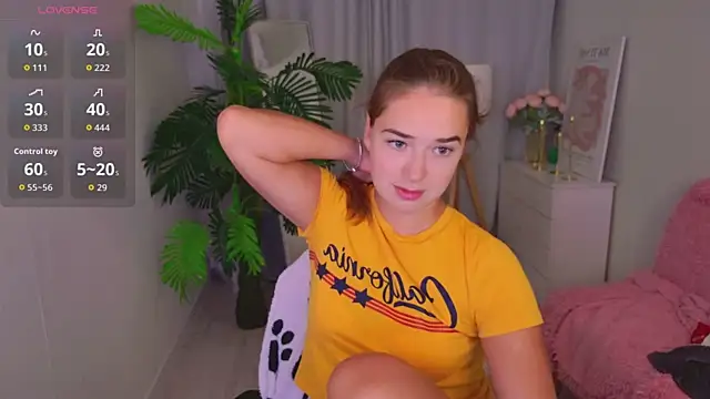 LovelyJessie online show from June 16, 1:44 pm