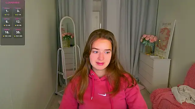 Snapshot of LovelyJessie chatting on November 27, 1:44 pm LovelyJessie online show from November 27, 1:44 pm