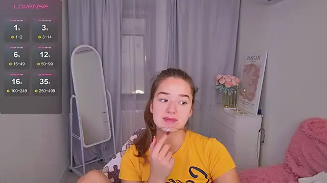 Snapshot of LovelyJessie chatting on December 3, 1:54 pm LovelyJessie online show from December 3, 1:54 pm