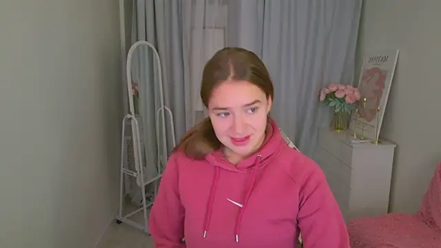 Snapshot of LovelyJessie chatting on November 17, 1:48 pm LovelyJessie online show from November 17, 1:48 pm