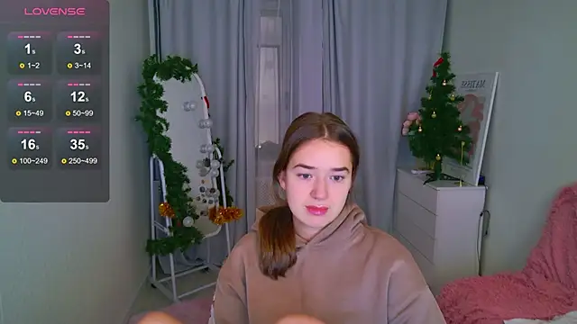 Snapshot of LovelyJessie chatting on December 15, 1:39 pm LovelyJessie online show from December 15, 1:39 pm