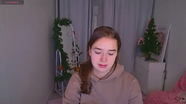 Snapshot of LovelyJessie chatting on December 14, 1:39 pm LovelyJessie online show from December 14, 1:39 pm