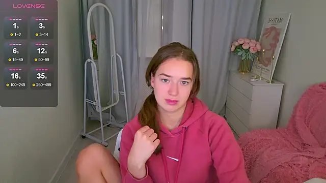 Snapshot of LovelyJessie chatting on November 18, 2:42 pm LovelyJessie online show from November 18, 2:42 pm