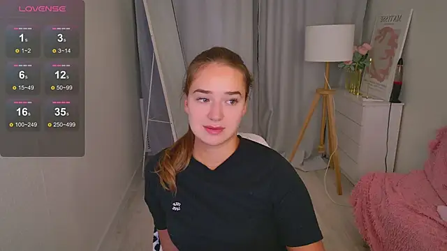 LovelyJessie online show from April 15, 1:59 pm