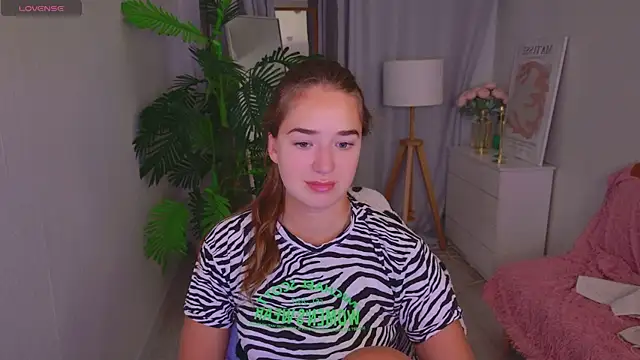 LovelyJessie online show from June 21, 1:39 pm