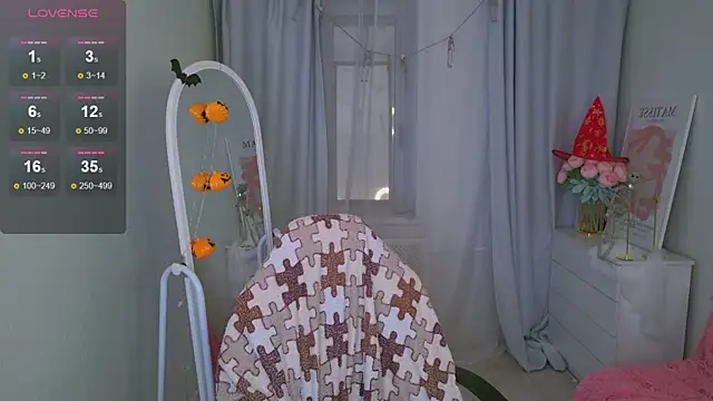 Snapshot of LovelyJessie chatting on October 30, 1:42 pm LovelyJessie online show from October 30, 1:42 pm