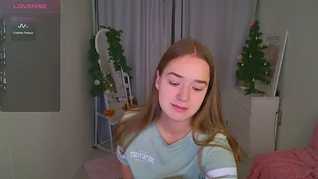 LovelyJessie online show from December 19, 1:35 pm