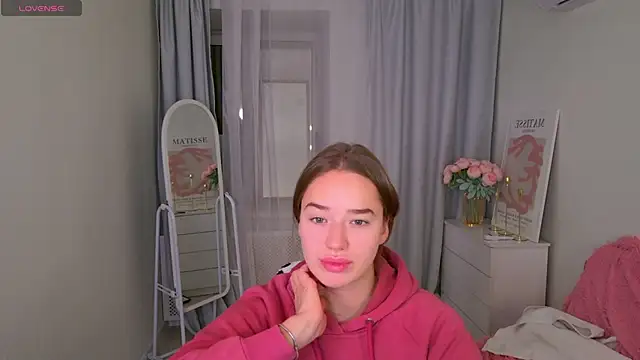 Snapshot of LovelyJessie chatting on November 20, 1:45 pm LovelyJessie online show from November 20, 1:45 pm