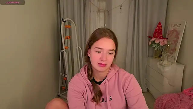 Snapshot of LovelyJessie chatting on November 3, 1:47 pm LovelyJessie online show from November 3, 1:47 pm