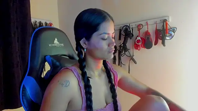 Snapshot of scarlet-kennedy98 chatting on November 3, 8:45 pm scarlet-kennedy98 online show from November 3, 8:45 pm