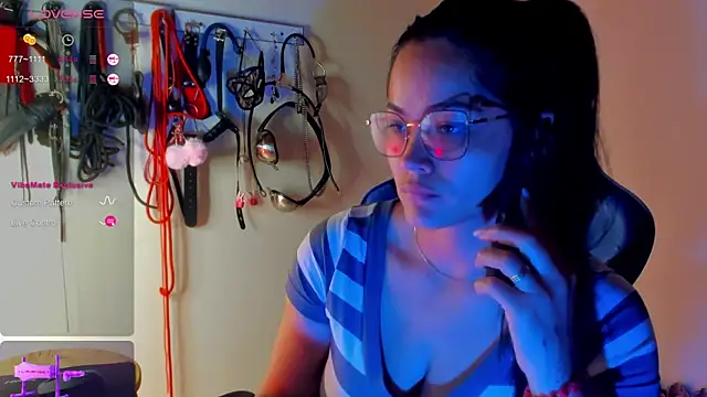 scarlet-kennedy98 online show from April 21, 10:49 pm