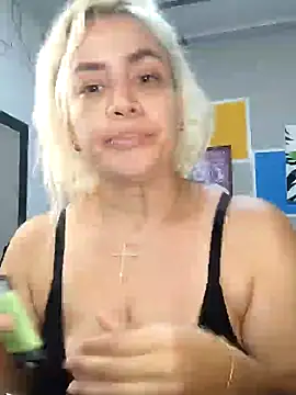 Snapshot of LuCKy_JoK chatting on February 5, 1:22 pm LuCKy JoK online show from February 5, 1:22 pm