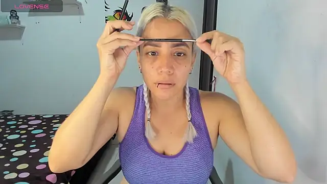 Snapshot of LuCKy_JoK chatting on November 8, 12:52 pm LuCKy JoK online show from November 8, 12:52 pm