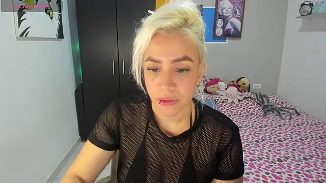 Snapshot of LuCKy_JoK chatting on October 28, 11:09 am LuCKy JoK online show from October 28, 11:09 am