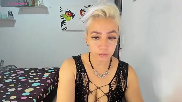 Snapshot of LuCKy_JoK chatting on November 6, 1:15 pm LuCKy JoK online show from November 6, 1:15 pm