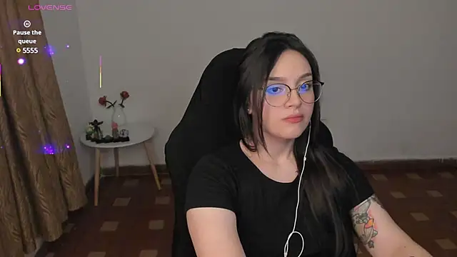 Snapshot of anaveleeez chatting on March 1, 4:37 am anaveleeez online show from March 1, 4:37 am