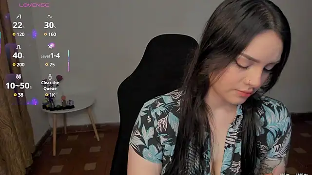 Snapshot of anaveleeez chatting on February 6, 3:37 am anaveleeez online show from February 6, 3:37 am