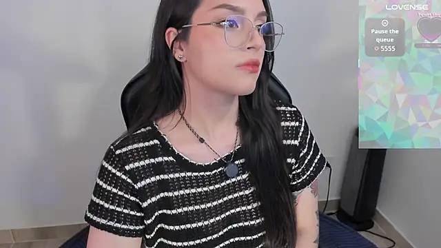 anaveleeez online show from June 25, 11:43 pm