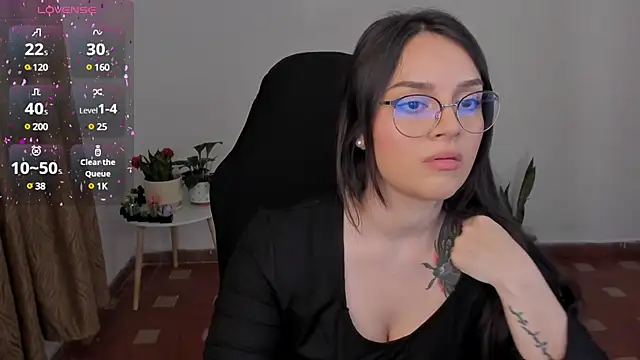 Snapshot of anaveleeez chatting on December 24, 7:06 am anaveleeez online show from December 24, 7:06 am