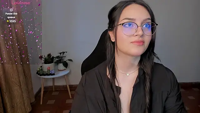 Snapshot of anaveleeez chatting on December 31, 3:09 pm anaveleeez online show from December 31, 3:09 pm