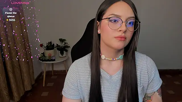 Snapshot of anaveleeez chatting on January 10, 5:26 am anaveleeez online show from January 10, 5:26 am