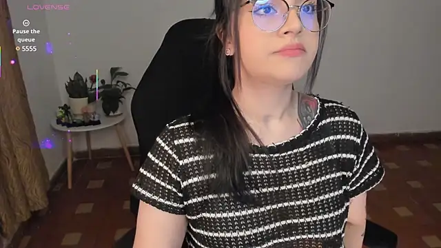 Snapshot of anaveleeez chatting on March 2, 1:37 am anaveleeez online show from March 2, 1:37 am