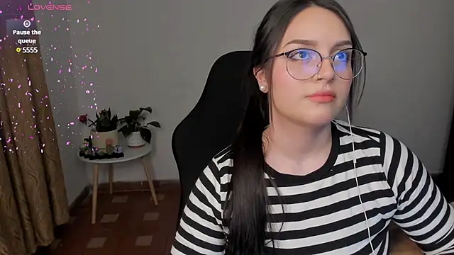 Snapshot of anaveleeez chatting on January 14, 1:47 am anaveleeez online show from January 14, 1:47 am