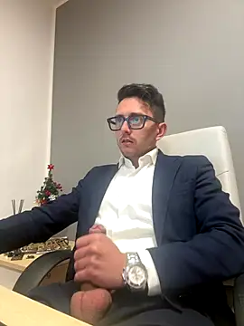 Snapshot of masterboss_ chatting on December 19, 12:51 pm masterboss online show from December 19, 12:51 pm