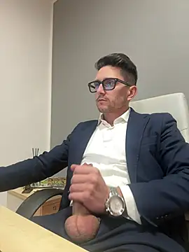 Snapshot of masterboss_ chatting on February 19, 12:46 pm masterboss online show from February 19, 12:46 pm