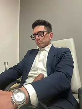 Snapshot of masterboss_ chatting on January 10, 1:28 pm masterboss online show from January 10, 1:28 pm