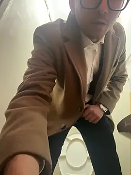 Snapshot of masterboss_ chatting on February 11, 8:31 pm masterboss online show from February 11, 8:31 pm