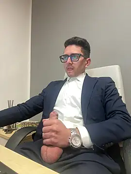 Snapshot of masterboss_ chatting on January 12, 12:45 pm masterboss online show from January 12, 12:45 pm