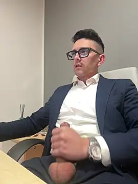 Snapshot of masterboss_ chatting on February 25, 1:33 pm masterboss online show from February 25, 1:33 pm