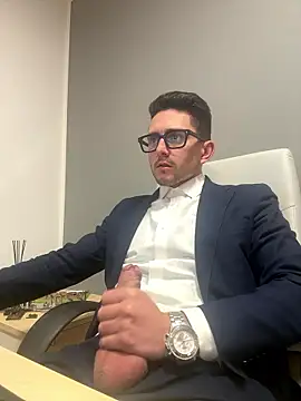 Snapshot of masterboss_ chatting on January 9, 12:45 pm masterboss online show from January 9, 12:45 pm