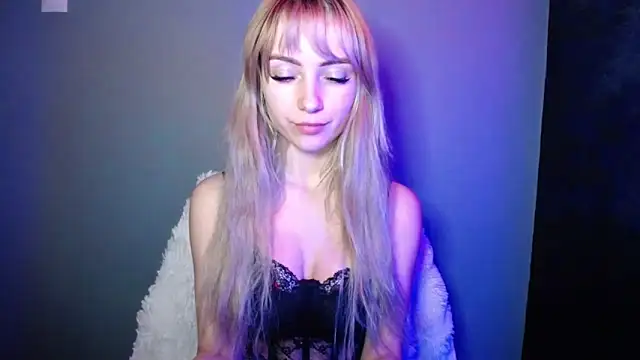 LuciaYoung online show from December 21, 7:37 pm