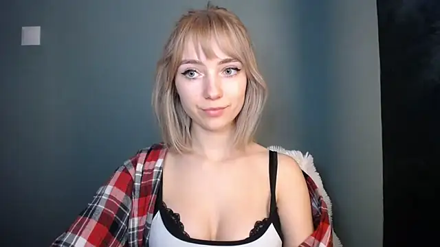 LuciaYoung online show from February 22, 7:37 pm