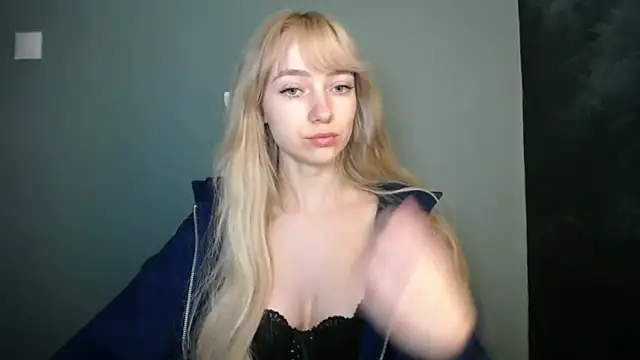 LuciaYoung online show from April 15, 6:12 pm