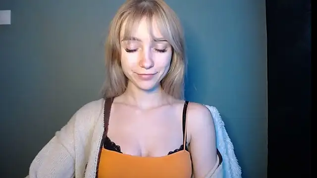 LuciaYoung online show from February 8, 7:33 pm