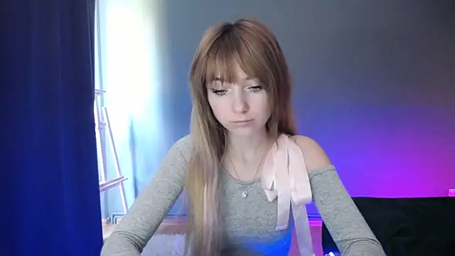 Snapshot of LuciaYoung chatting on March 19, 1:29 pm LuciaYoung online show from March 19, 1:29 pm