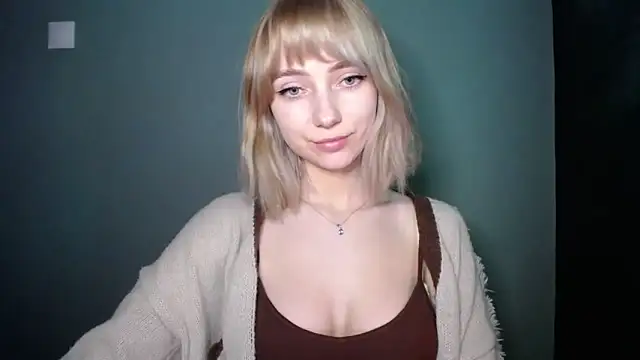 LuciaYoung online show from March 4, 7:21 pm