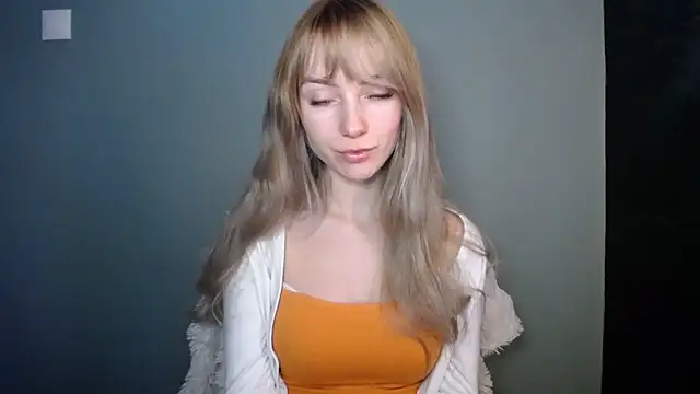 LuciaYoung online show from January 12, 7:37 am