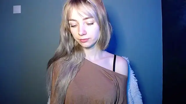 LuciaYoung online show from February 4, 1:39 pm