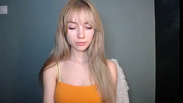 LuciaYoung online show from February 7, 7:11 pm