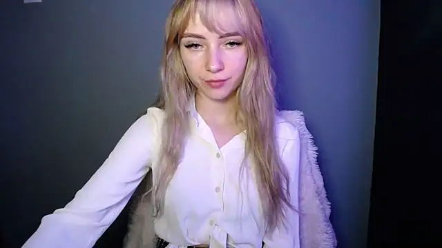 LuciaYoung online show from December 20, 7:39 pm