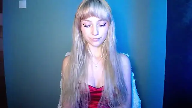 Snapshot of LuciaYoung chatting on September 24, 5:47 am LuciaYoung online show from September 24, 5:47 am