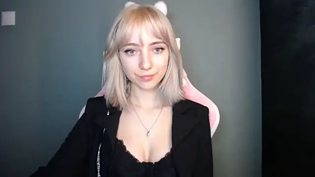 LuciaYoung online show from March 21, 8:24 pm